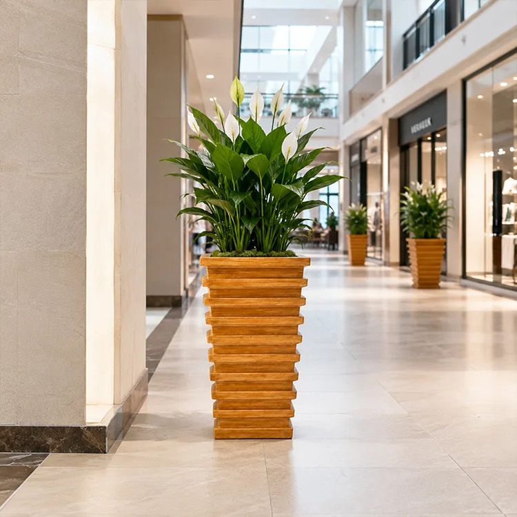 Pflanzgefäß aus Fiberglas mit Holzmaserung